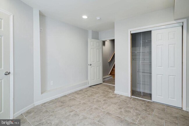 Building Photo - 2408 W Thompson St