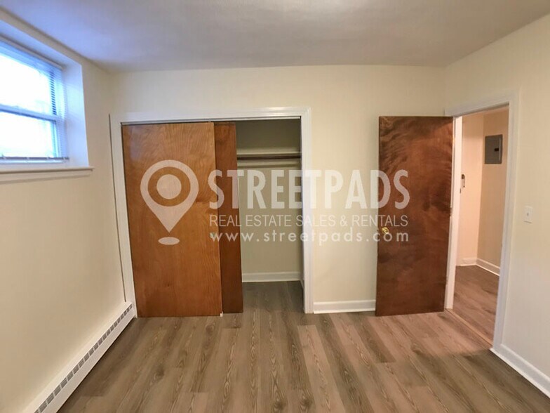 Building Photo - 160 N Beacon St