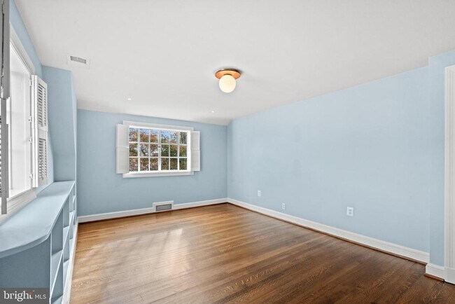 Building Photo - 6045 Edgewood Terrace