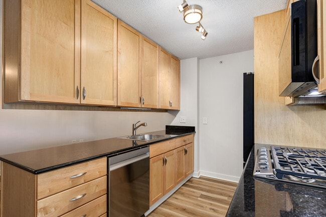 Building Photo - 9655 Woods Dr
