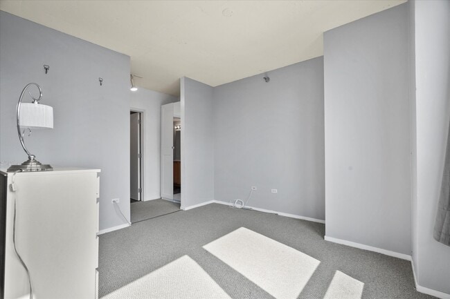 Building Photo - 701 S Wells St