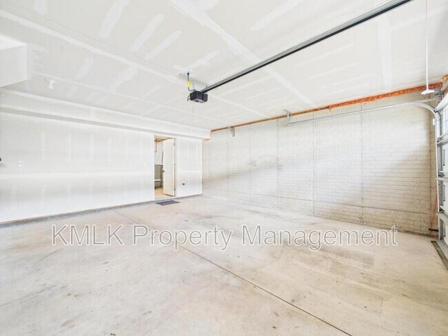 Building Photo - 844 Buckeye Dr