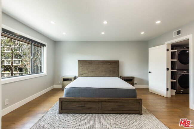 Building Photo - 13036 Mindanao Wy