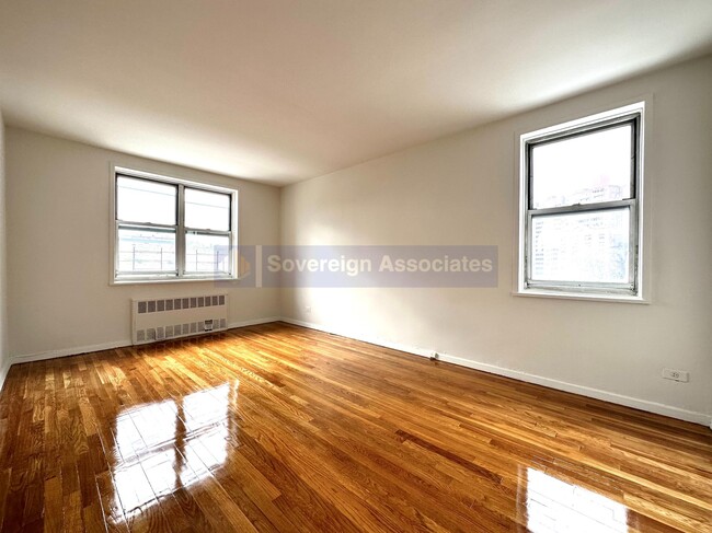 Building Photo - 3555 Oxford Avenue