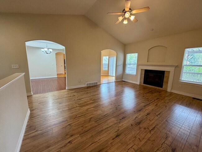 Building Photo - 625 Red Tail Dr