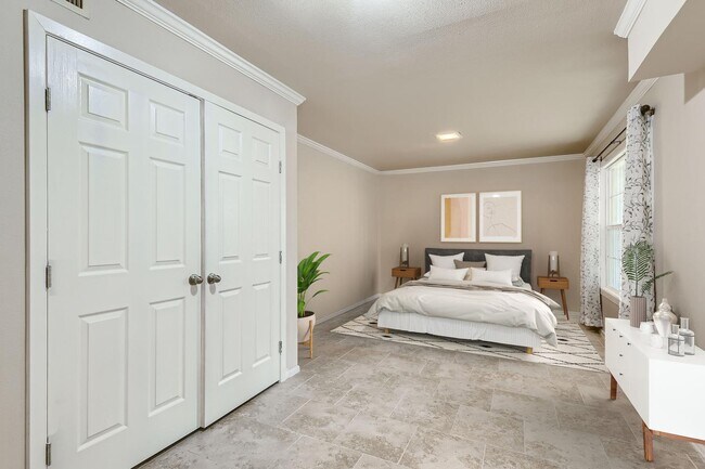 Building Photo - Gorgeous San Antonio home with large backy...
