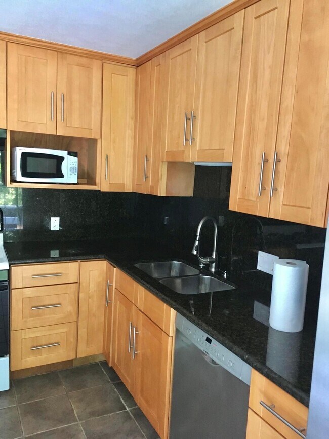 Building Photo - 724 Grand View Ave