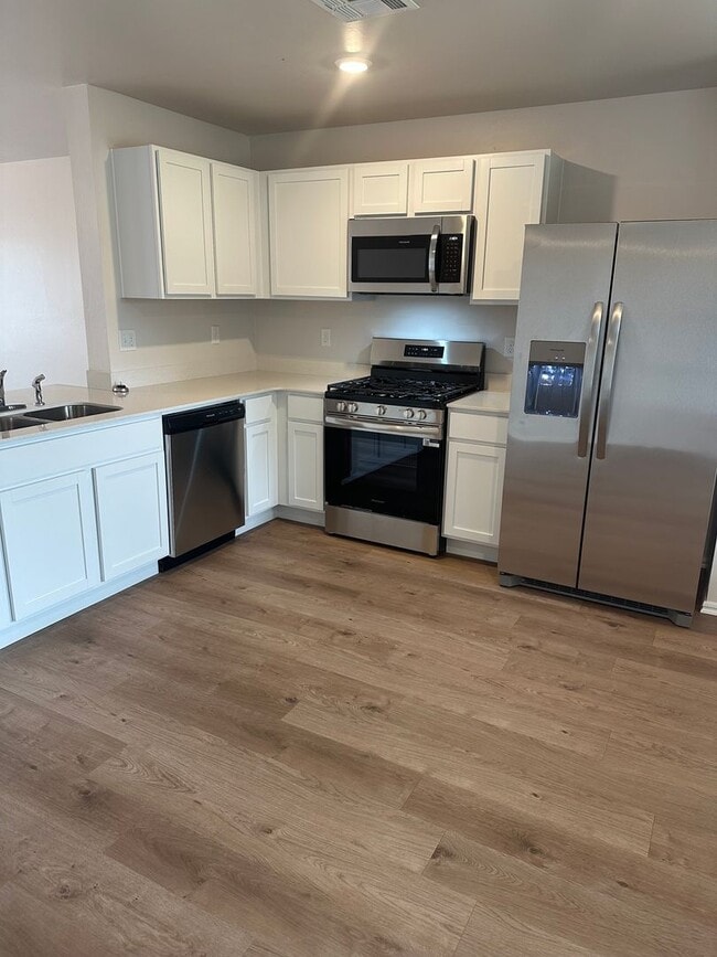 Building Photo - Pre-Leasing Now! Charming 3-Bedroom, 2-Bath Home in Mustang | Tours Available | Move-In Beginning...