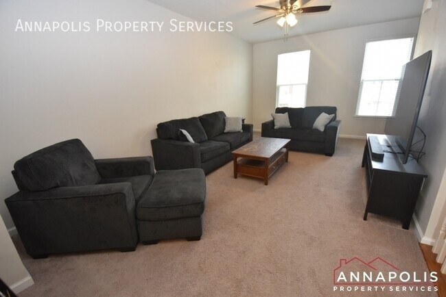 Building Photo - 619 Ravenwood Dr