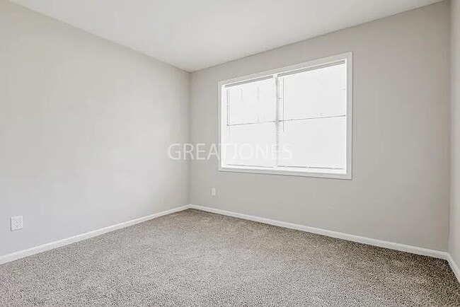 Building Photo - 1704 8th Pl S