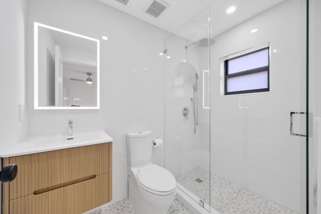 Building Photo - 542 Canoe Point