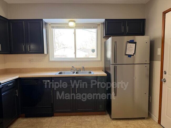 Building Photo - 8385 Latty Ave