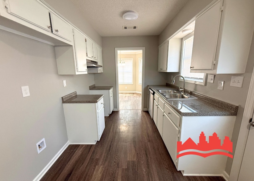 Building Photo - 5950 Beauvoir Dr