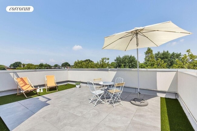 Building Photo - 664 Jefferson Ave