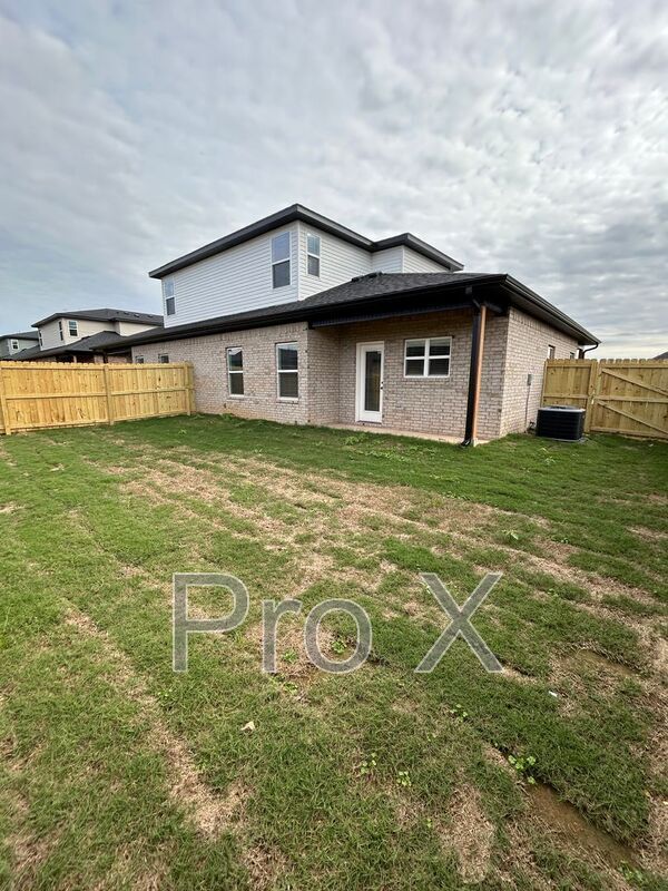 Building Photo - 623 Cosmos St