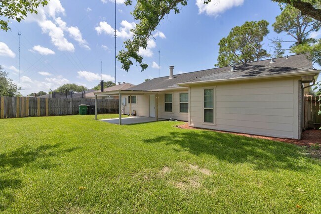 Building Photo - 17131 Quail Park Dr