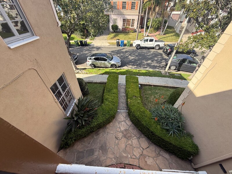 Building Photo - 1062 Masselin Ave