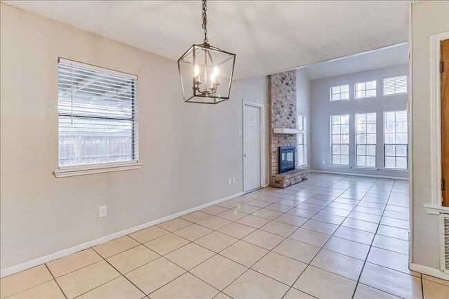Building Photo - 11205 Willowood Creek Dr
