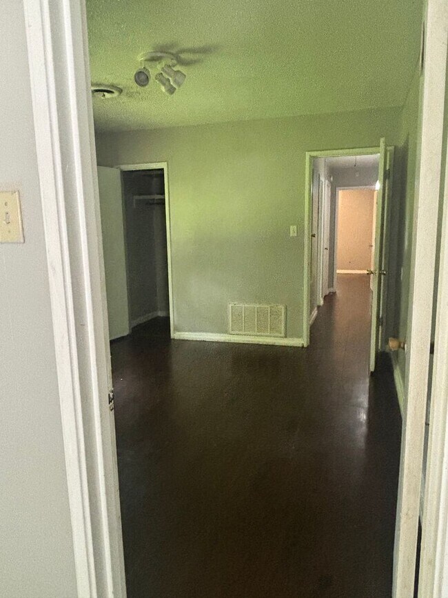 Building Photo - 1452 Woody Dr