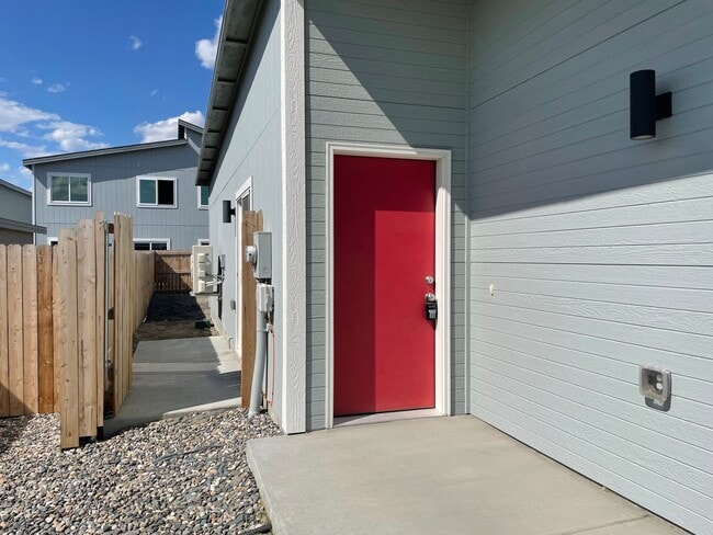 Building Photo - 3 bedroom, Modern Duplex available soon!