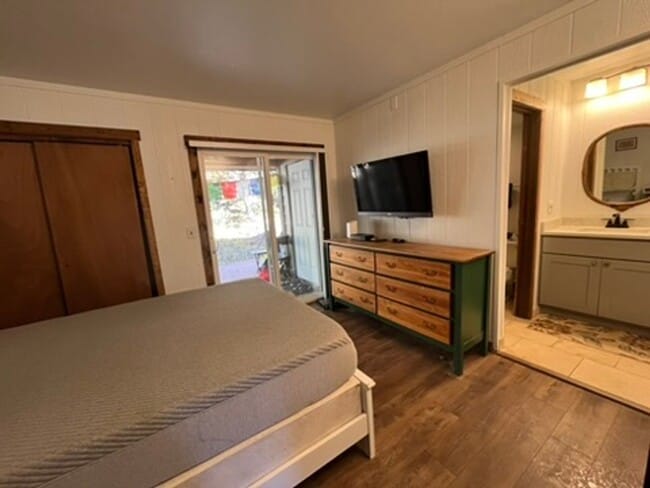 Building Photo - Winter Seasonal Lease! Sun filled, furnished and ready for you!