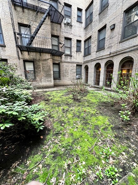 Building Photo - 131 Kensington Ave