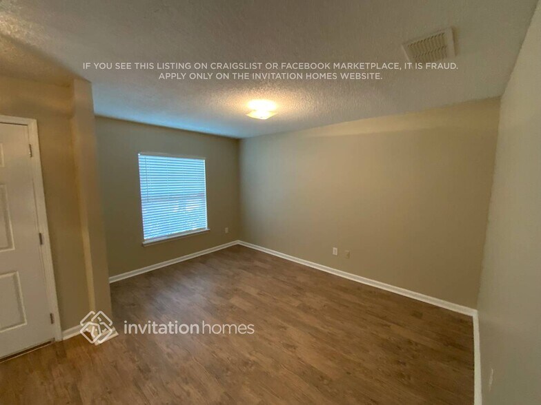 Building Photo - 10939 Apple Blossom Trail E