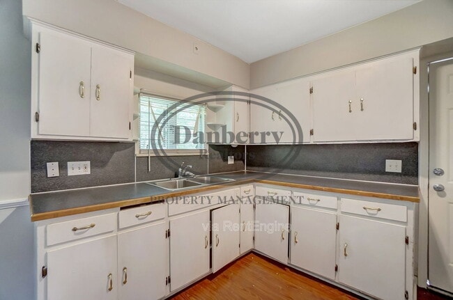 Building Photo - 1115 Secor Rd