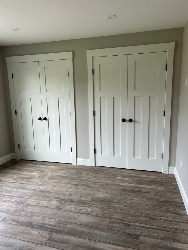 master bed closets - 5 Woodgate Rd