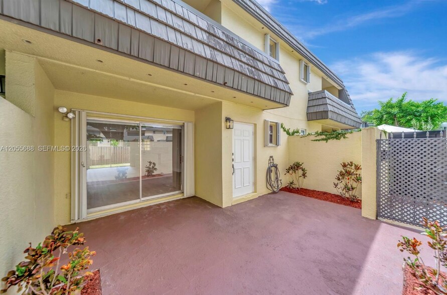 Building Photo - 8769 SW 137th Ave