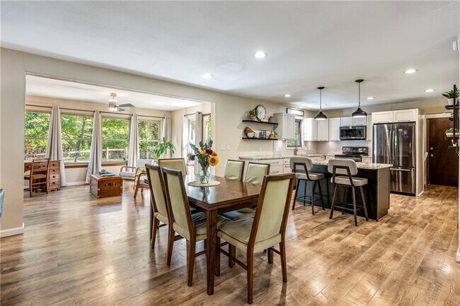 Building Photo - 1 Penzance Dr