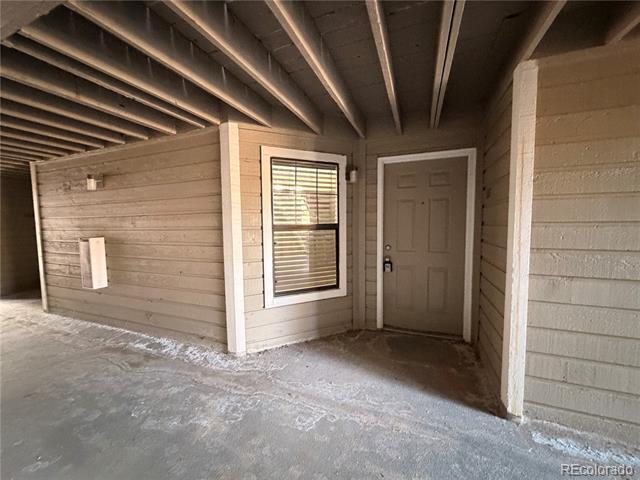 Building Photo - 12043 W Cross Dr