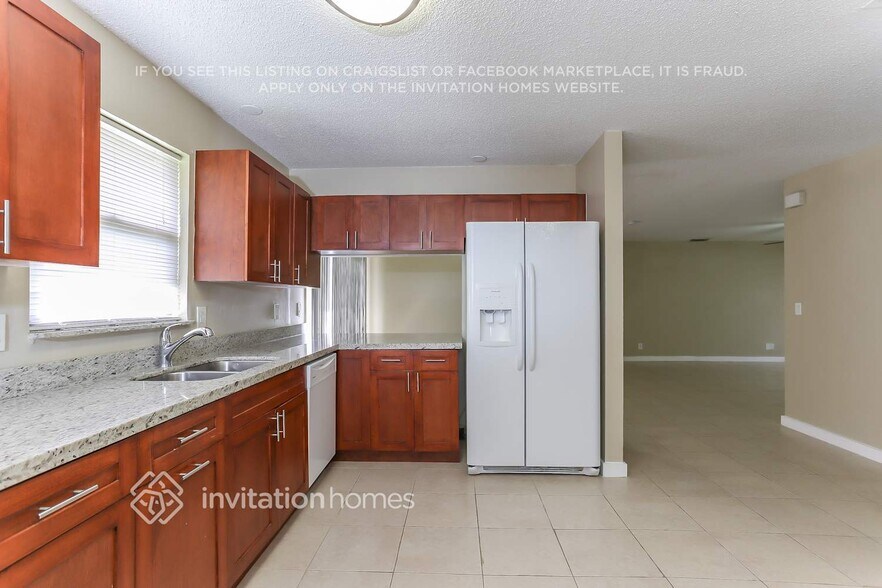 Building Photo - 112 La Mancha Ave