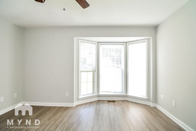 Building Photo - 1008 Roundtable Ct