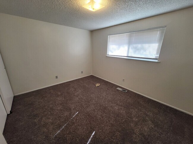 Building Photo - 4993 August Dr