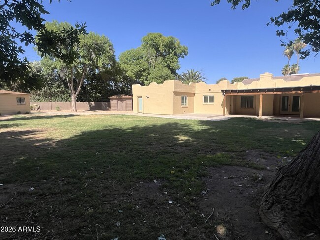 Building Photo - 644 E Barbarita Ave
