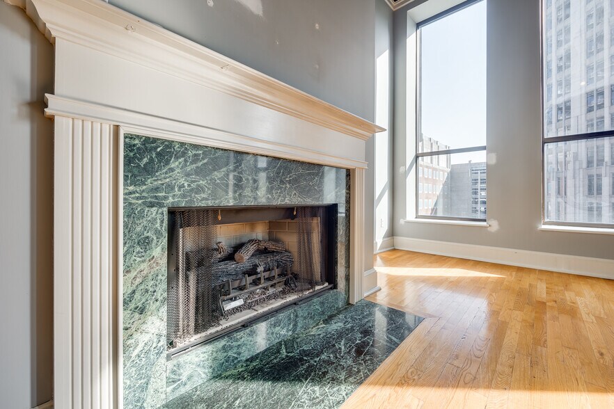 Building Photo - 127 N Tryon St