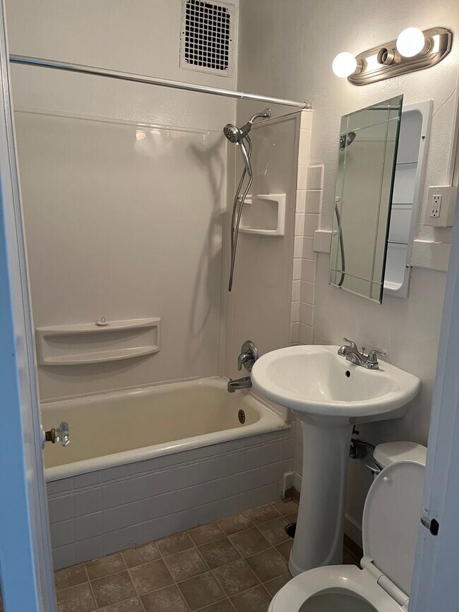 Interior Photo - Loch Kelden