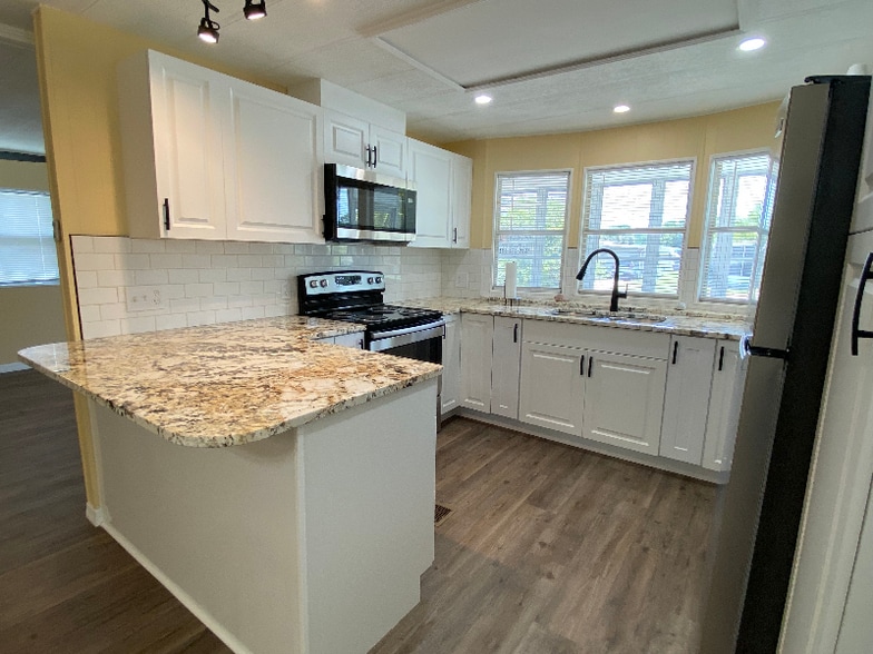 Building Photo - 144 Stuart Cir