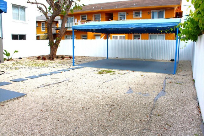 Building Photo - 2253 SW 10th St