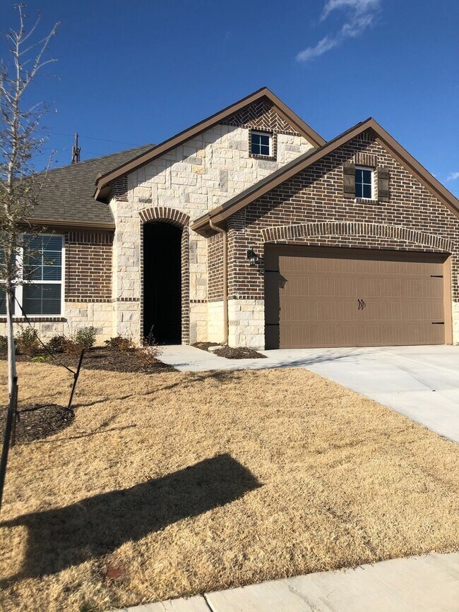 Primary Photo - Ranch-Style 3 Bedroom/2bath w Designated O...