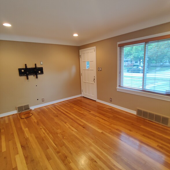 Building Photo - 3403 Woodland Ave