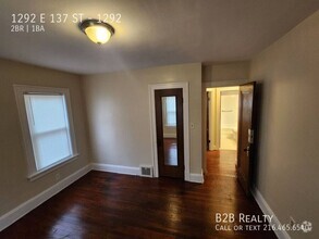 Building Photo - Charming 2-Bedroom Property in Prime Location