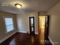 Building Photo - Charming 2-Bedroom Property in Prime Location