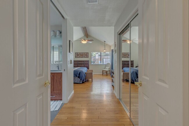 Building Photo - 1856 Ridgeview Dr