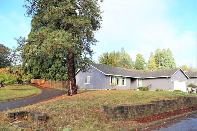 Building Photo - 4015 SW Western Blvd