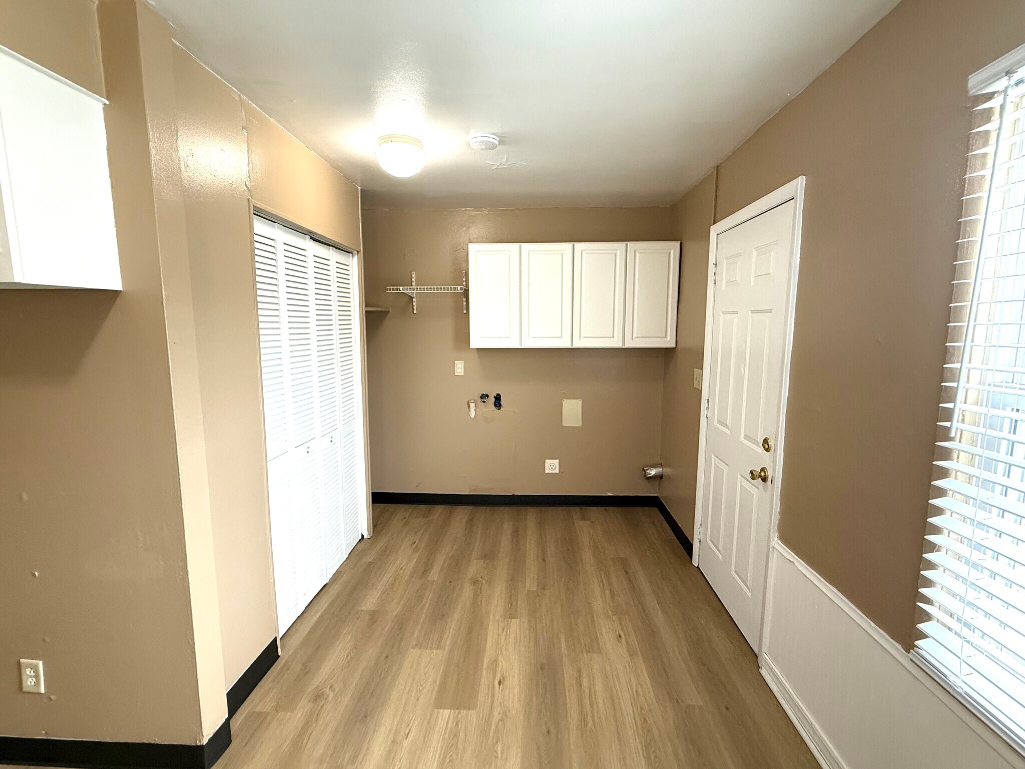 Building Photo - 401 Morris Dr