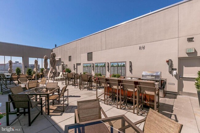 Building Photo - 1111 19th St N