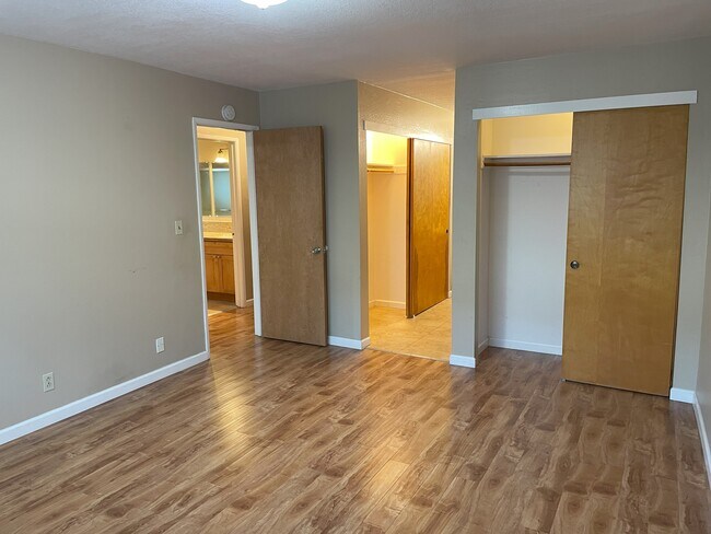 Building Photo - 43120 Starr St