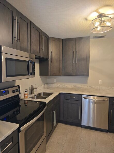 Building Photo - 650 Ave B SW